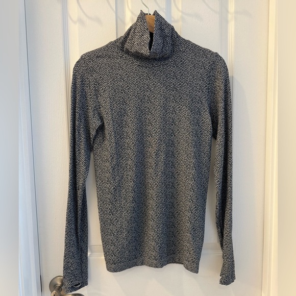 ATHLETA Flurry Peak Long Sleeve Top Turtleneck Base Layer S - Picture 2 of 11